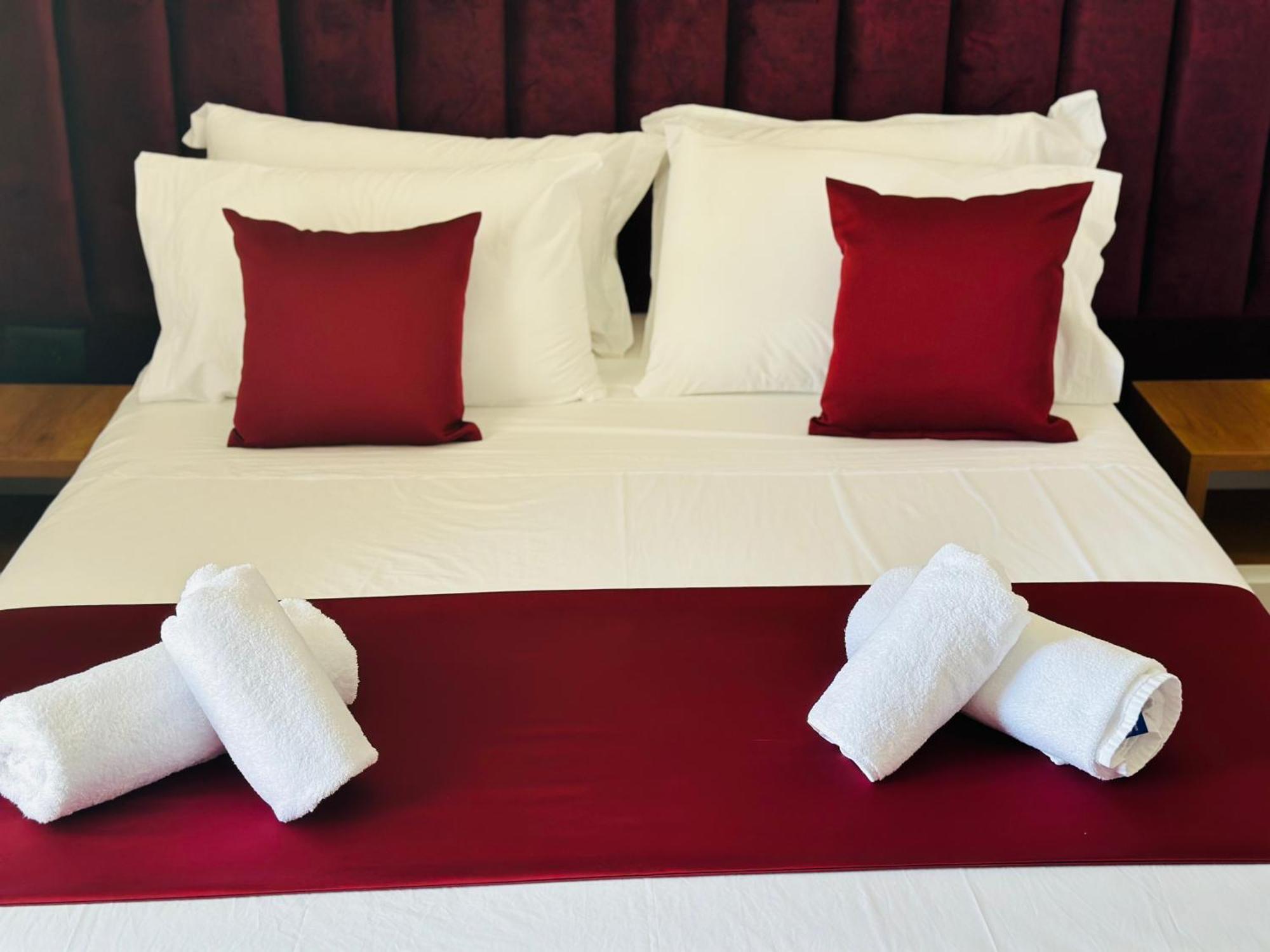 Illyrian Hotel Ксамил Экстерьер фото
